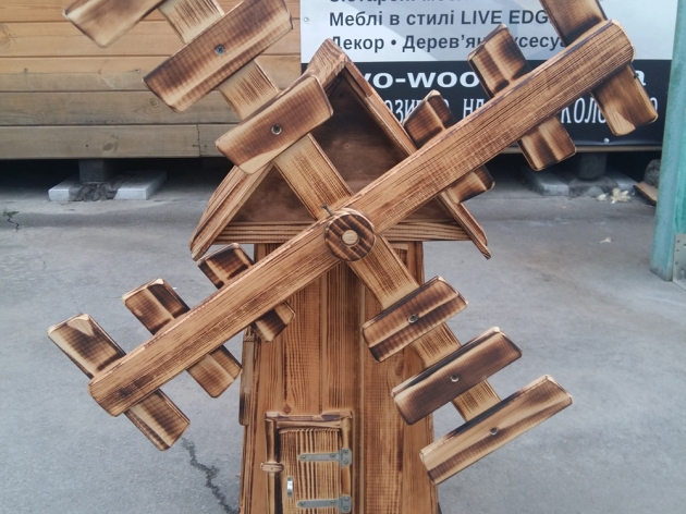 Мельница из дерева