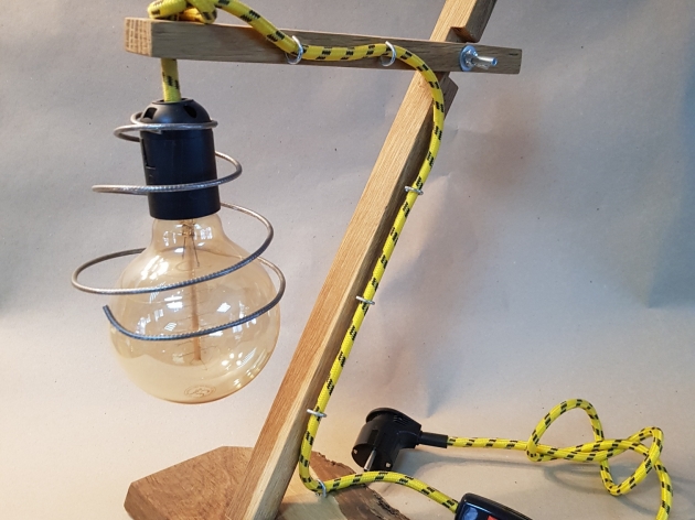 Lamp on Stand KR041