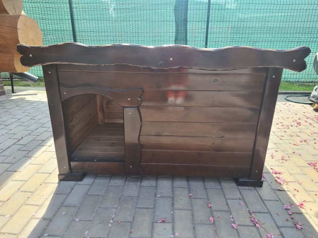 KENNEL OF WOOD