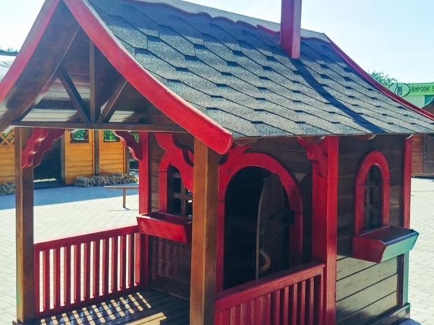 Children's House of Wood (1115)