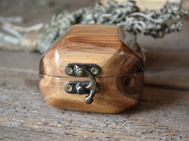 Nut Jewelry Box NVO 049