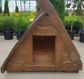 Middle Kennel With Two-Level Roof