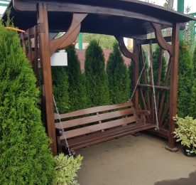 Качели с цветником
