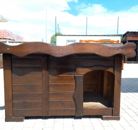 KENNEL WITH A SINGLE-SLOPED ROOF