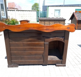 KENNEL WITH A SINGLE-SLOPED ROOF
