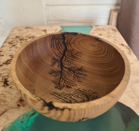 Bowl of natural wood (W 005)