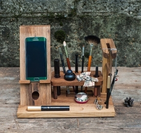 WOMAN`S WOOD ORGANIZER