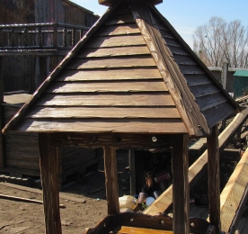 Birds' Feeder of Wood (1106)
