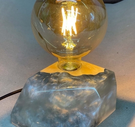 LAMP ON STAND SHINE 02