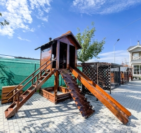Детская площадка с горкой