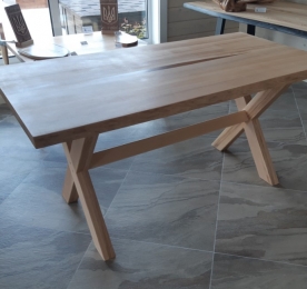 DINING TABLE CLEFT